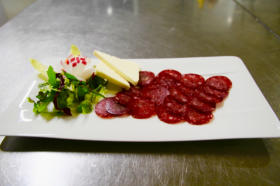 Assiette de saucisson de sanglier de nos chasses